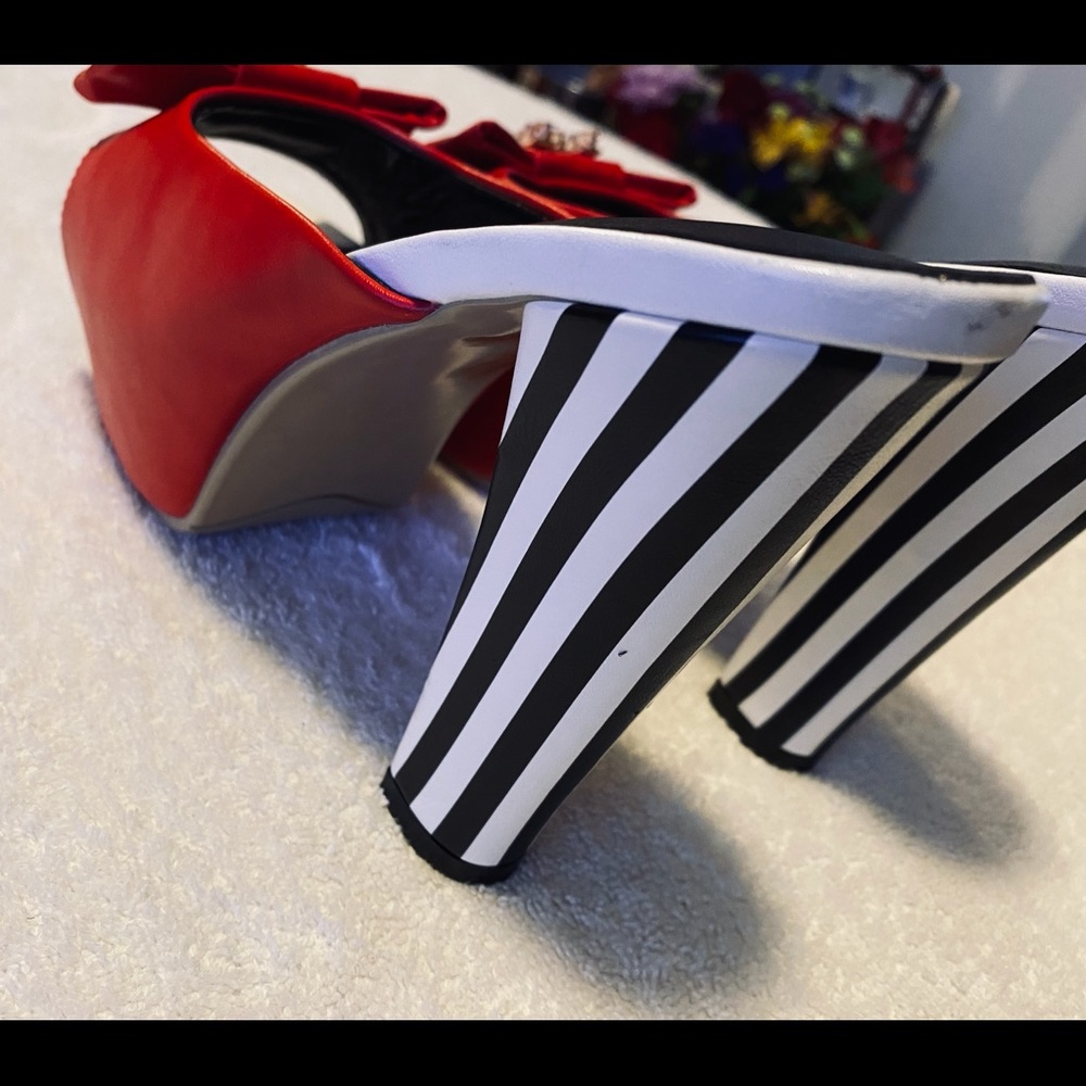 Brand New Stylish Heels By VERO CUOIO Size 6.5 USA. - box 50 - Picture 3 of 6